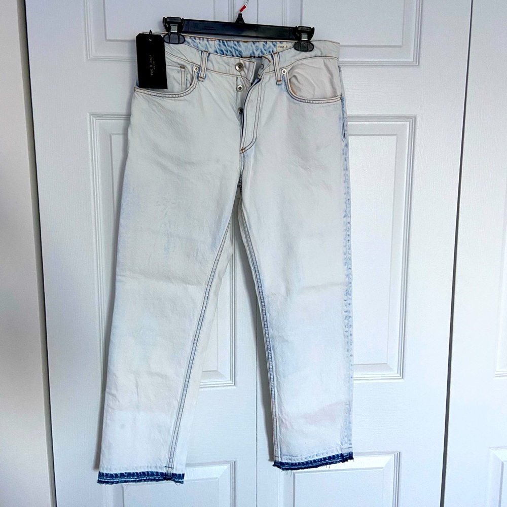 NWT Most unique white boyfriend jeans